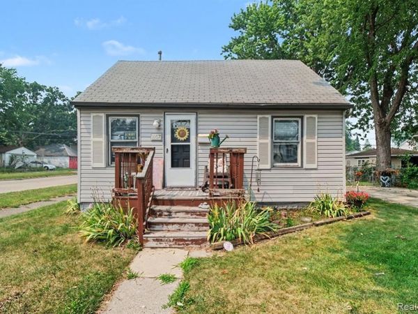 1107 E Hayes Avenue, Hazel Park, MI 48030