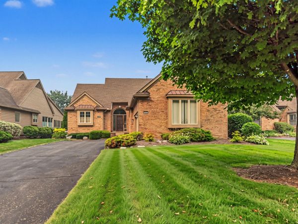 4682 Sawgrass Drive E, Ann Arbor, MI 48108