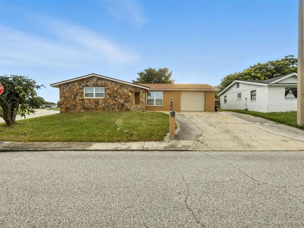 9239 PALM AVENUE , PORT RICHEY, FL 34668