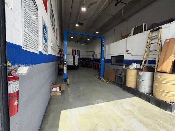 Mechanic Shop NW For Sale , Hialeah Gardens, FL 33018
