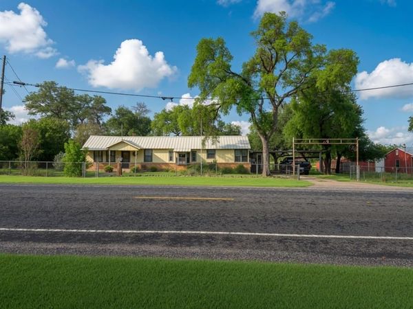 9014 5th Street, Crawford, TX 76638