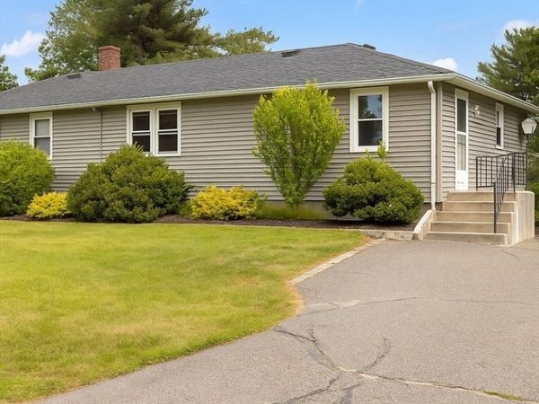 42 Neillian Street, Unit 42, Bedford, MA 01730