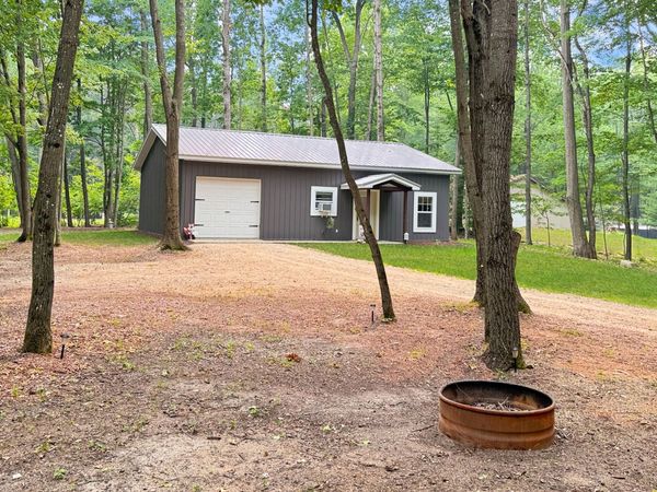 99 Middle Trail, Leroy, MI 49655