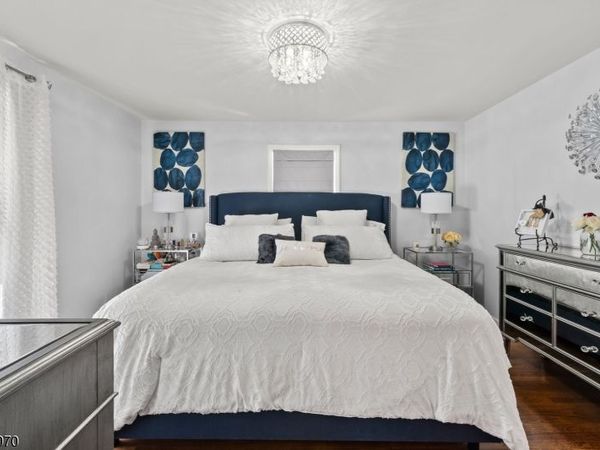 10 Dale Dr, Fairfield, NJ 07004