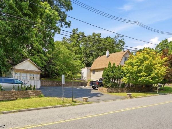 69 Linda Vista Ave, North Haledon, NJ 07508
