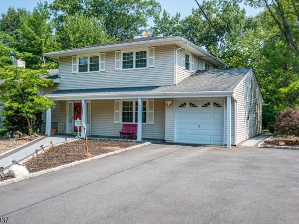 560 Wakefield Dr, Metuchen, NJ 08840