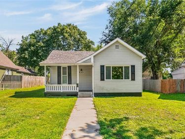435 Ford Avenue, Liberty, MO 64068