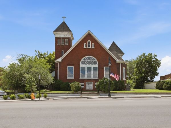 126 N Main St, Mount Pleasant, TN 38474