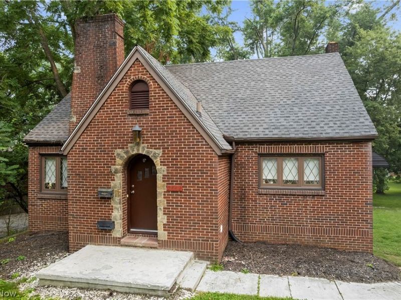 2442 Newton Street, Akron, OH 44305 Photo 2