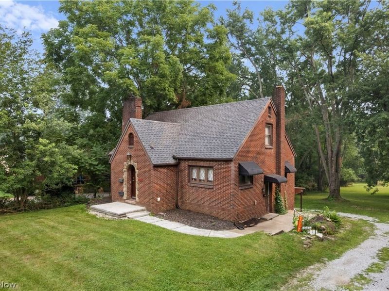 2442 Newton Street, Akron, OH 44305 Photo 3