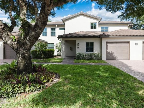 300 Diamond CIR , Unit 308, NAPLES, FL 34110