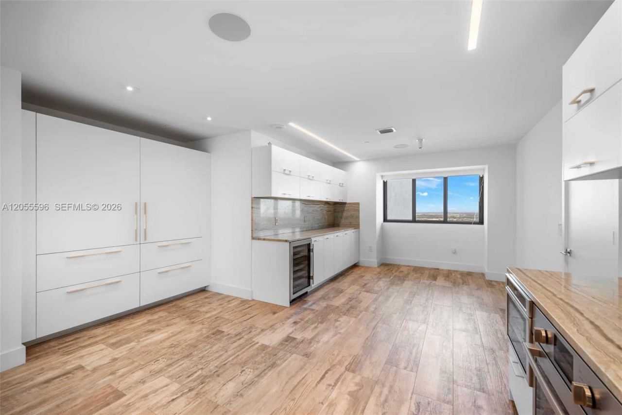 650 NE 32nd St, Unit PH5201, Miami, FL 33137 Photo
