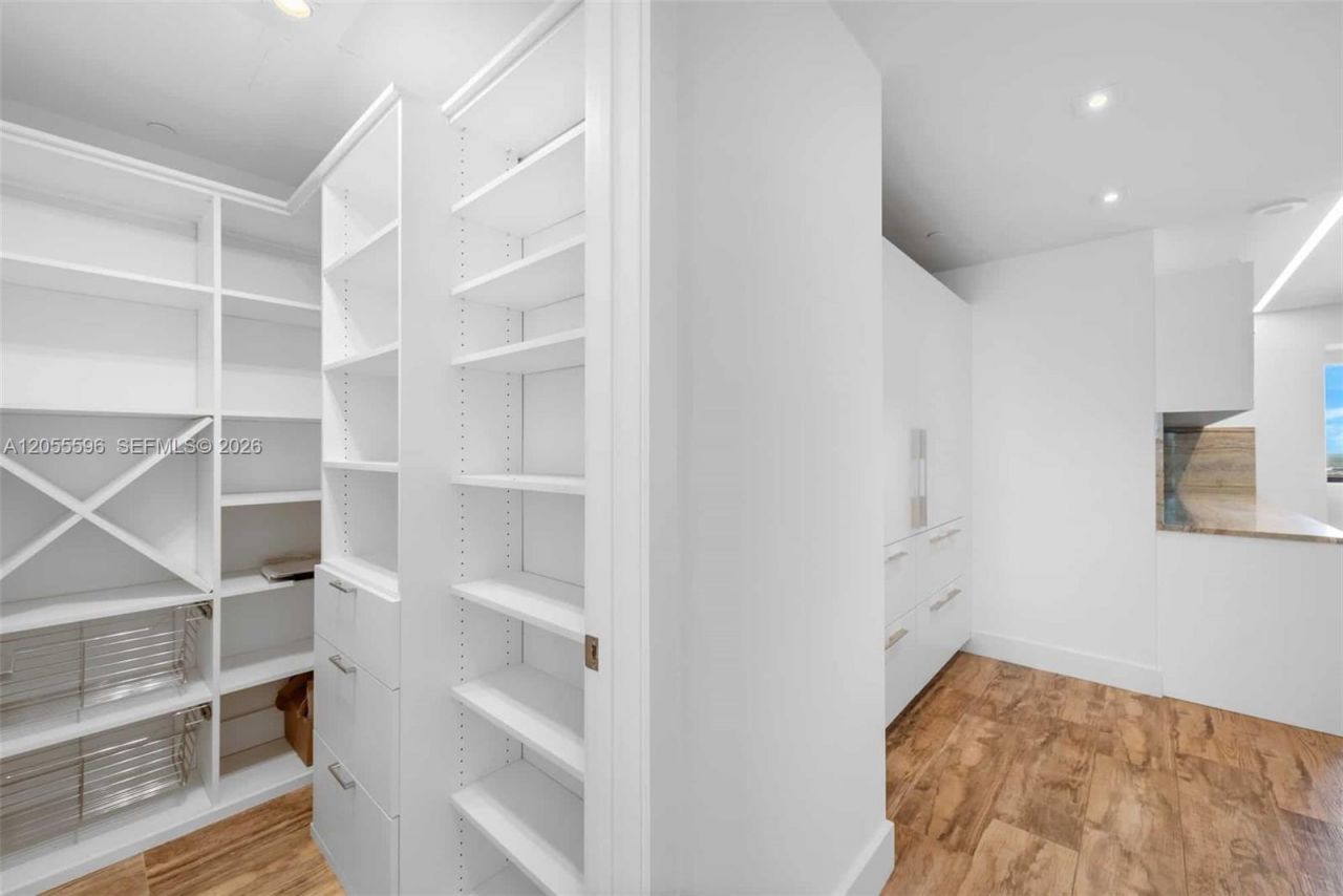 650 NE 32nd St, Unit PH5201, Miami, FL 33137 Photo