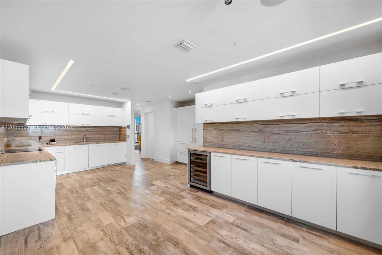 650 NE 32nd St, Unit PH5201, Miami, FL 33137 Photo