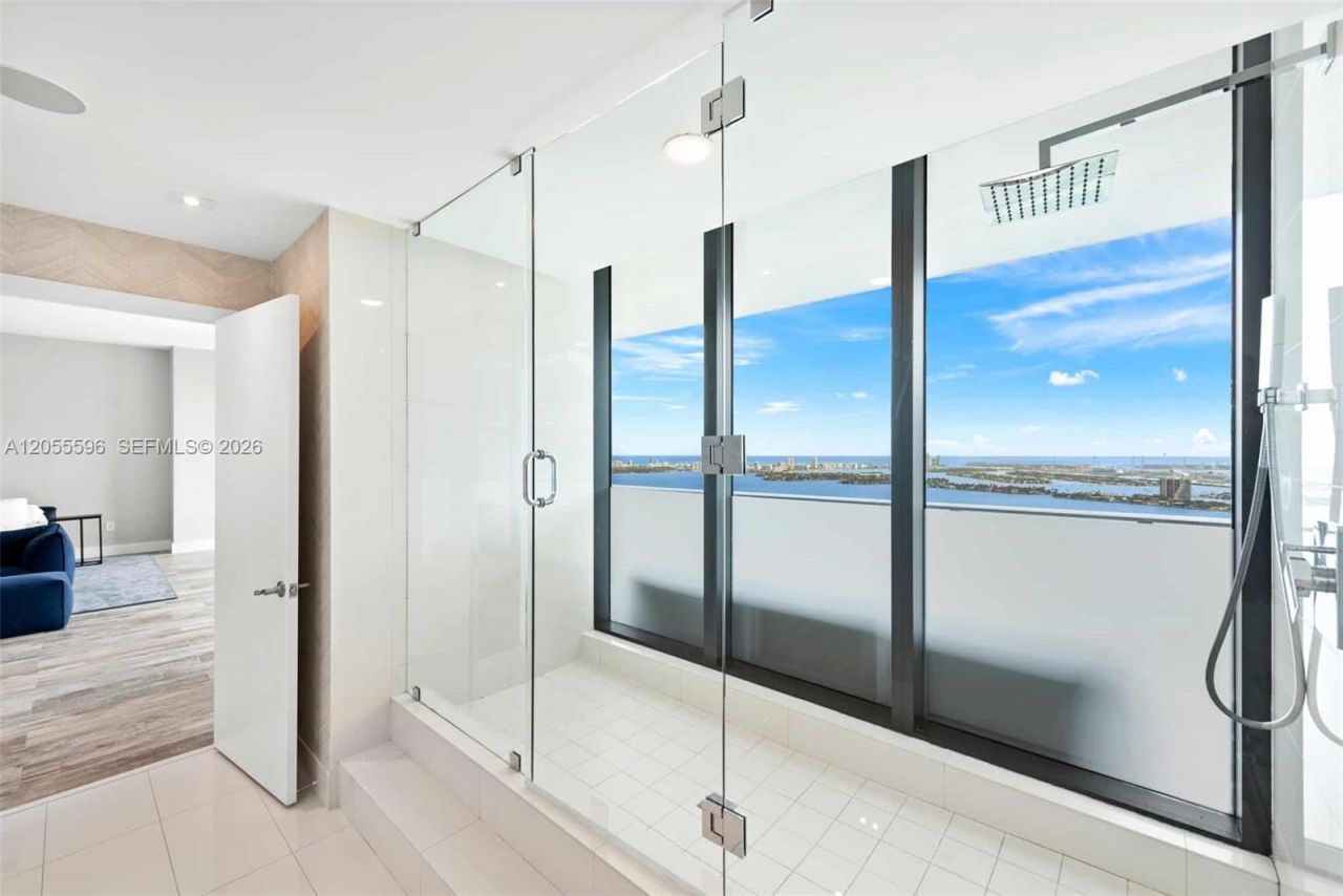 650 NE 32nd St, Unit PH5201, Miami, FL 33137 Photo
