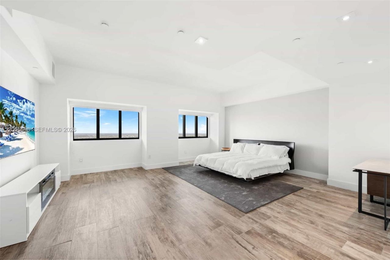 650 NE 32nd St, Unit PH5201, Miami, FL 33137 Photo