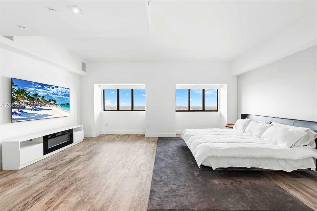 650 NE 32nd St, Unit PH5201, Miami, FL 33137 Photo