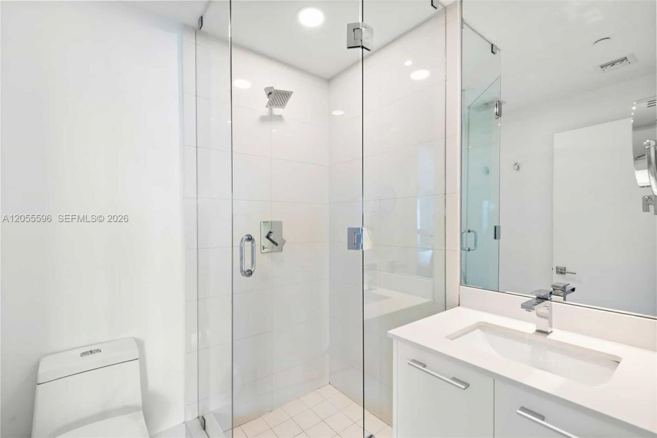 650 NE 32nd St, Unit PH5201, Miami, FL 33137 Photo