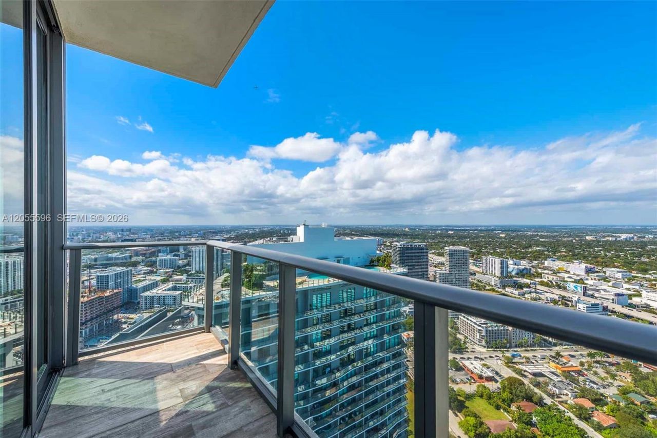 650 NE 32nd St, Unit PH5201, Miami, FL 33137 Photo