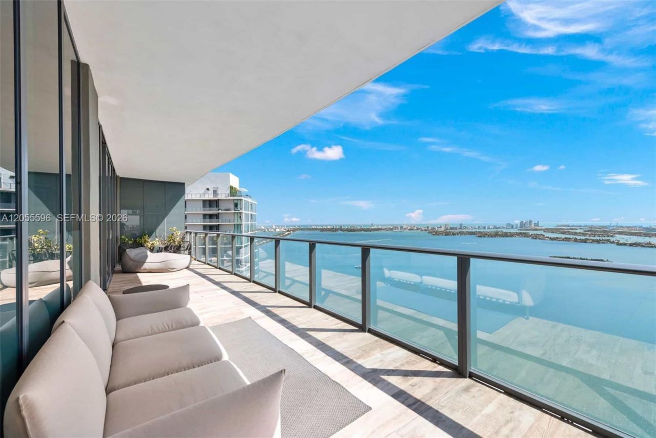 650 NE 32nd St, Unit PH5201, Miami, FL 33137 Photo