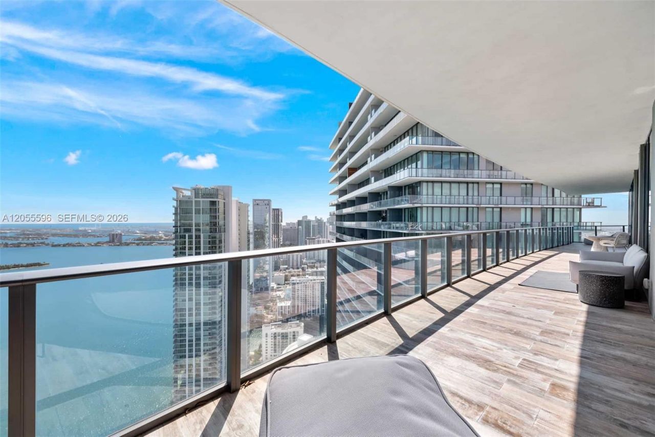 650 NE 32nd St, Unit PH5201, Miami, FL 33137 Photo