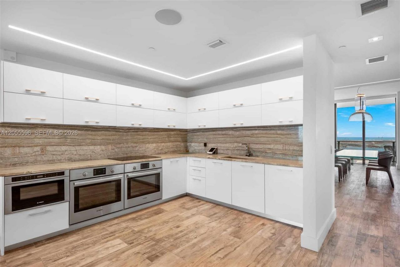 650 NE 32nd St, Unit PH5201, Miami, FL 33137 Photo