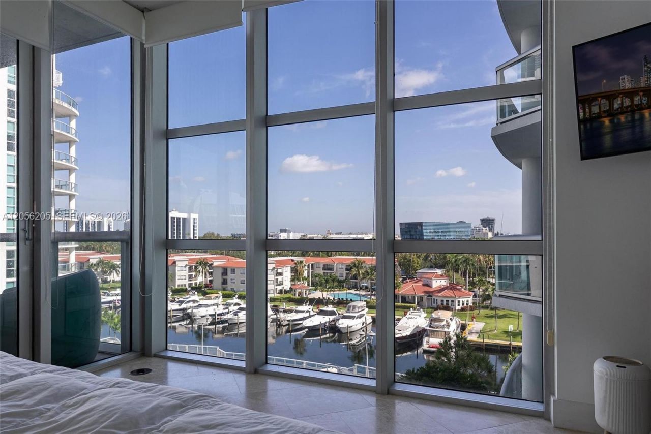 3131 NE 188th St , Unit 2-705, Aventura, FL 33180 Photo