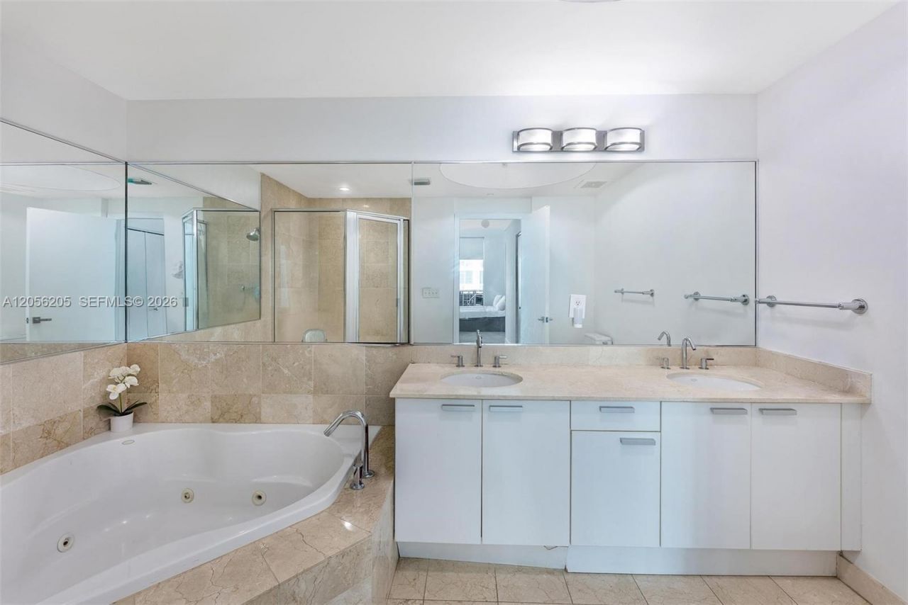 3131 NE 188th St , Unit 2-705, Aventura, FL 33180 Photo