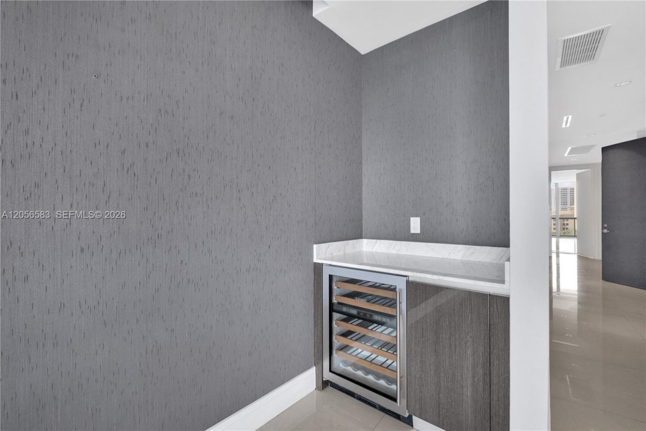 3300 NE 188 St., Unit 611, Aventura, FL 33180 Photo