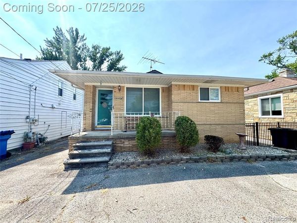30066 Bayview Drive, Gibraltar, MI 48173