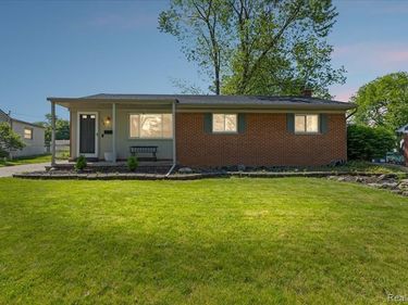 154 Nichols Drive , Saline, MI 48176