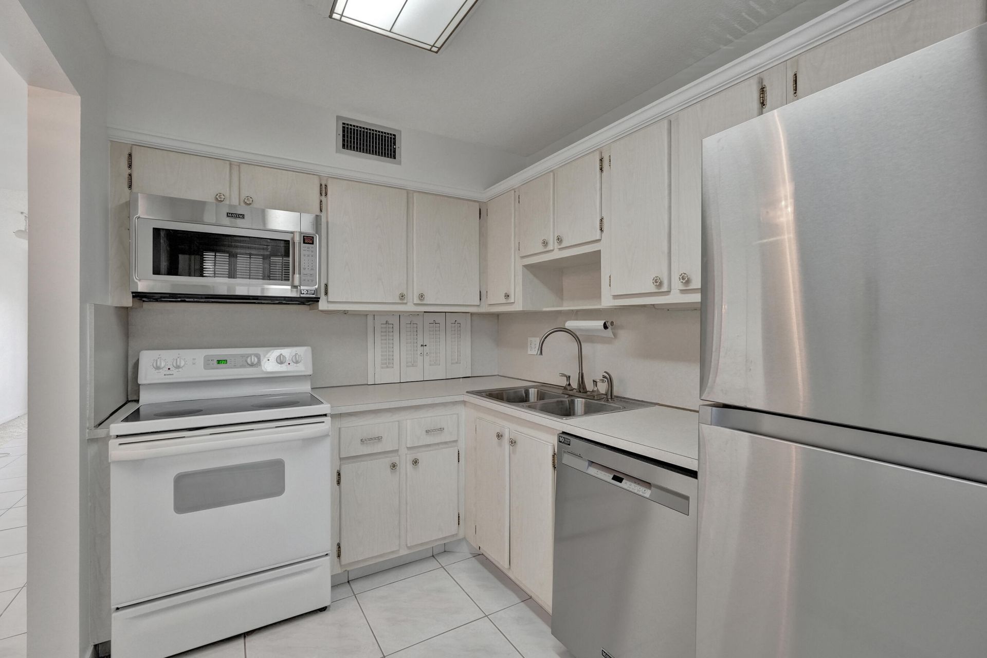 4100 Tivoli Court, Unit 304, Lake Worth, FL 33467 Photo
