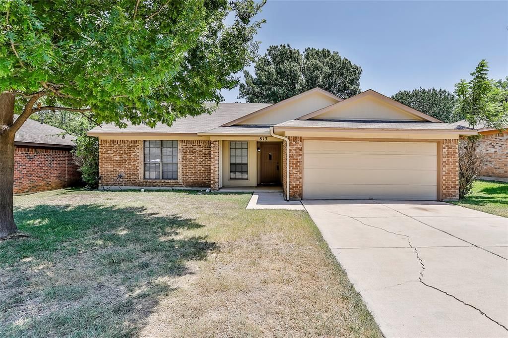 813 Bristol Avenue, Saginaw, TX 76179 Main Photo
