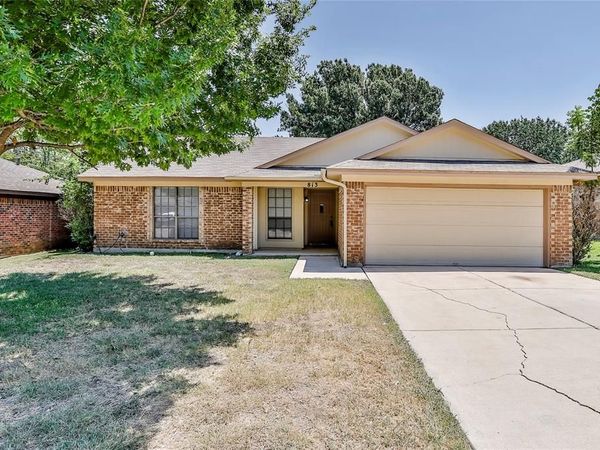 813 Bristol Avenue, Saginaw, TX 76179