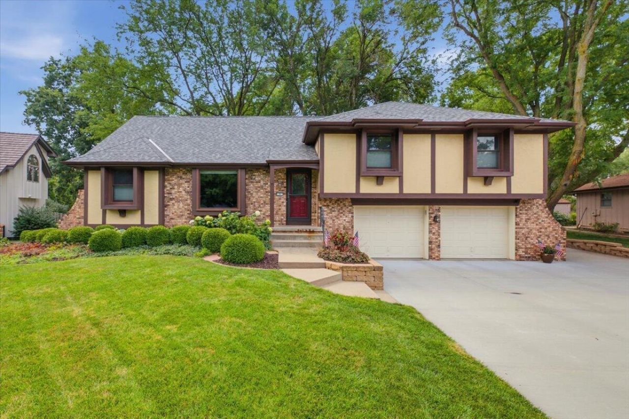 5 Horizon Drive, Council Bluffs, IA 51503 Main Photo