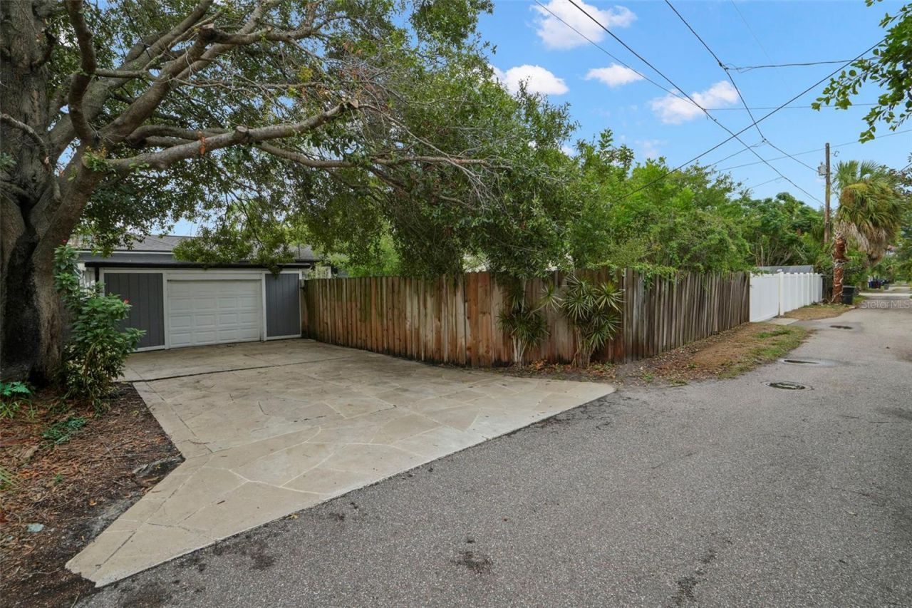 446 37th Avenue Ne, Saint Petersburg, FL 33704 Photo