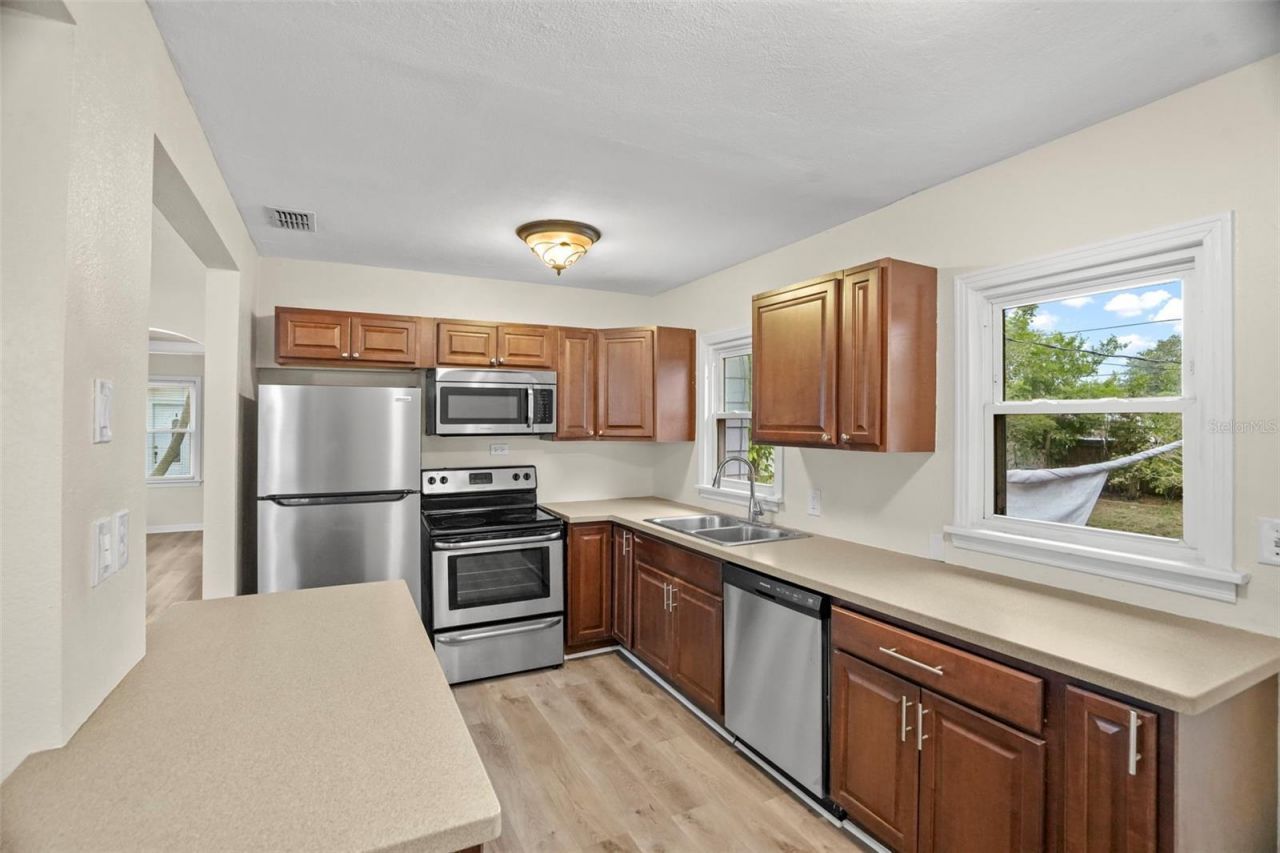 446 37th Avenue Ne, Saint Petersburg, FL 33704 Photo