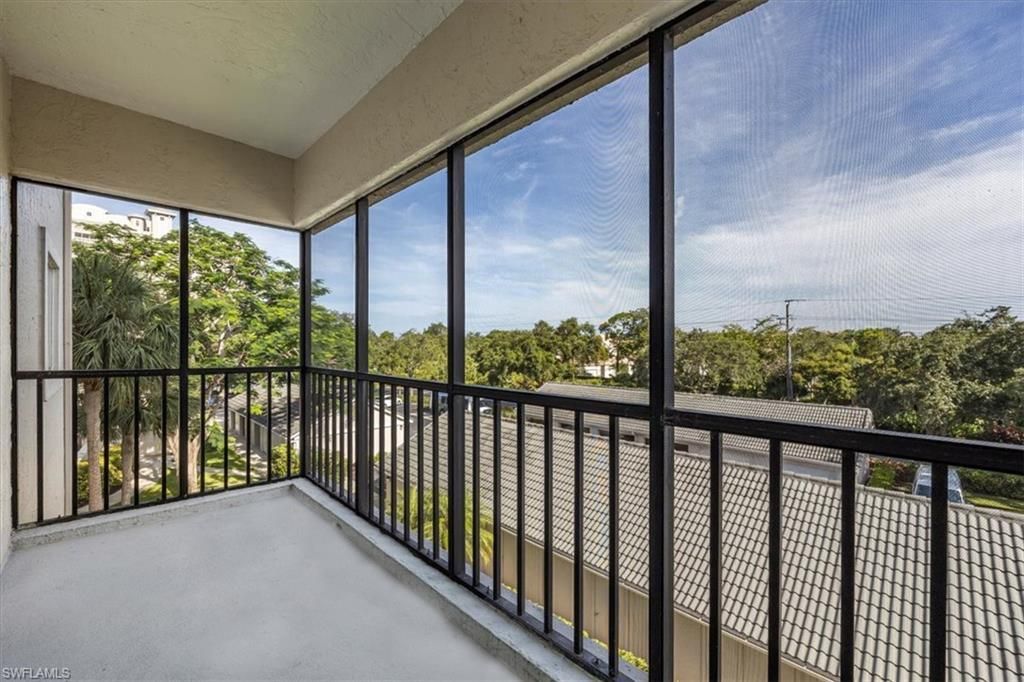 900 Arbor Lake Dr, Unit 9-307, Naples, FL 34110 Photo