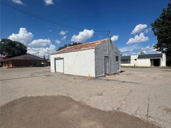202 S 4th Street, Sayre, OK 73662
