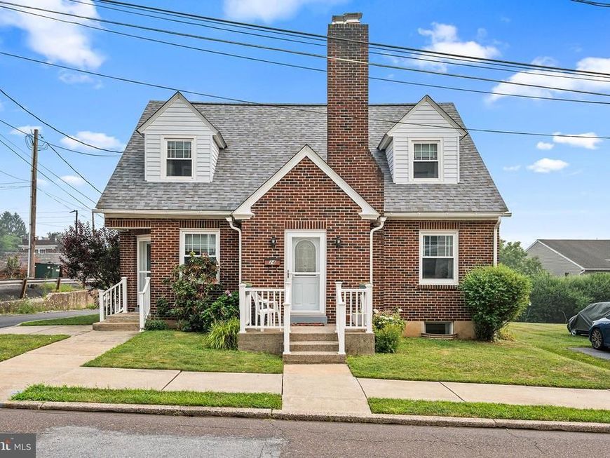 24 Sycamore Street, Hellertown, PA 18055 Main Photo