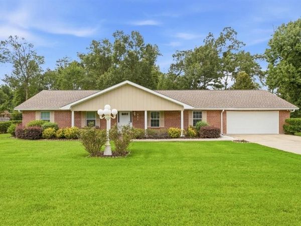 221 S Presidential Circle S, Lake Charles, LA 70611