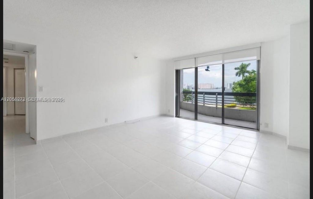 19101 NE 36th Ct , Unit 304, Aventura, FL 33180 Photo