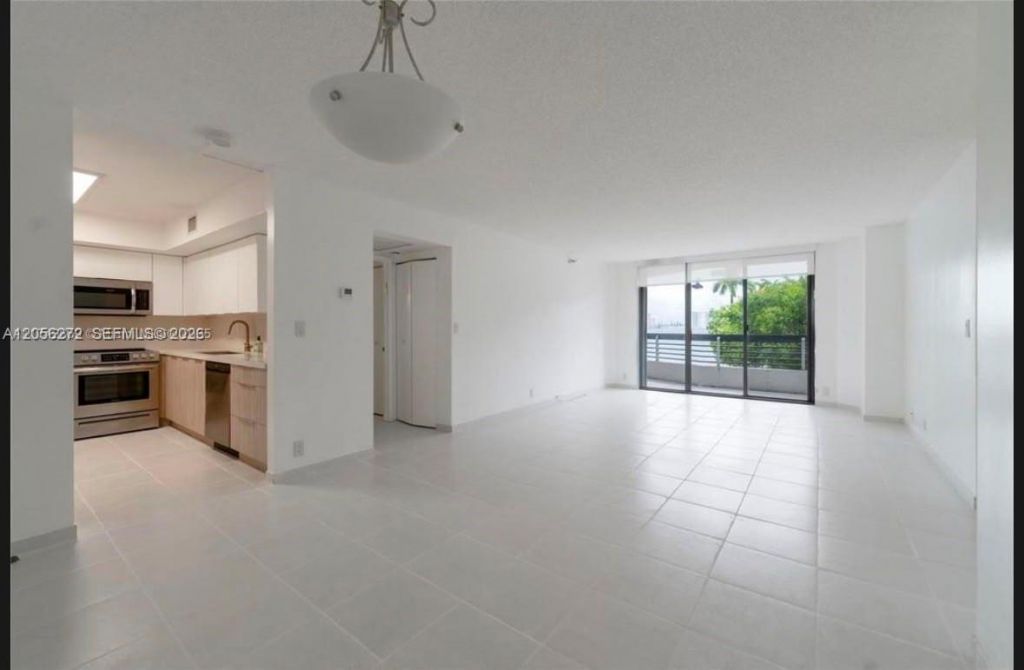 19101 NE 36th Ct , Unit 304, Aventura, FL 33180 Photo