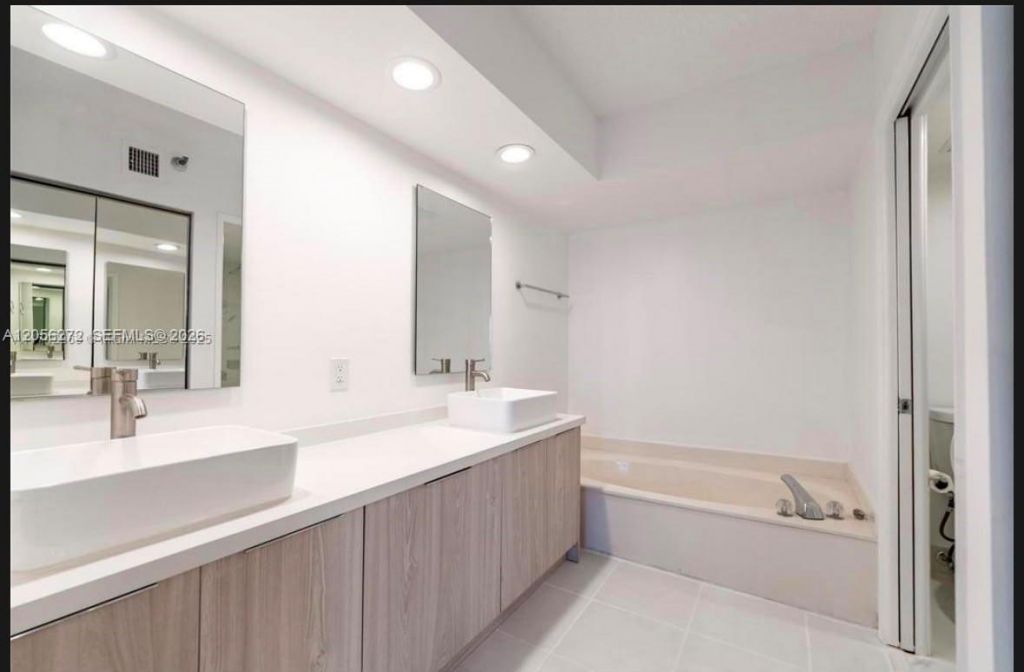 19101 NE 36th Ct , Unit 304, Aventura, FL 33180 Photo