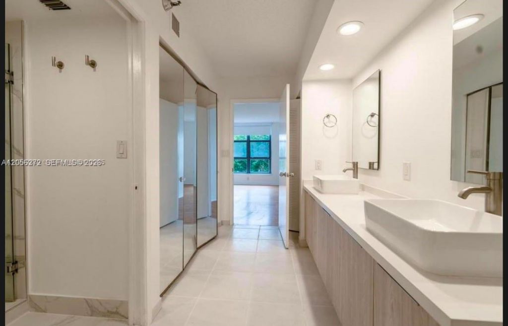 19101 NE 36th Ct , Unit 304, Aventura, FL 33180 Photo