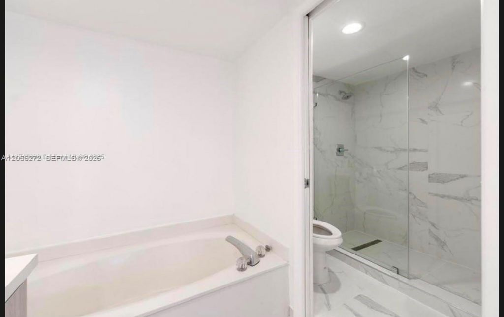 19101 NE 36th Ct , Unit 304, Aventura, FL 33180 Photo