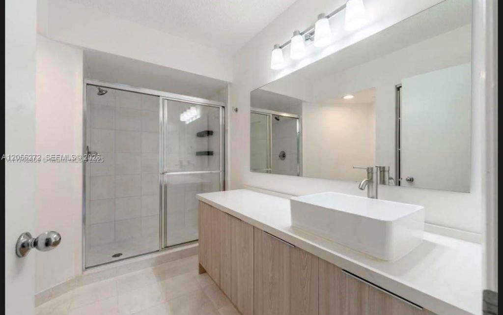 19101 NE 36th Ct , Unit 304, Aventura, FL 33180 Photo