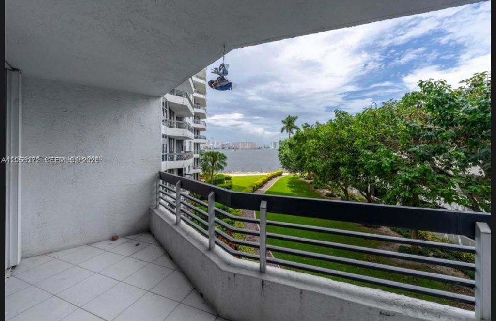 19101 NE 36th Ct , Unit 304, Aventura, FL 33180 Photo