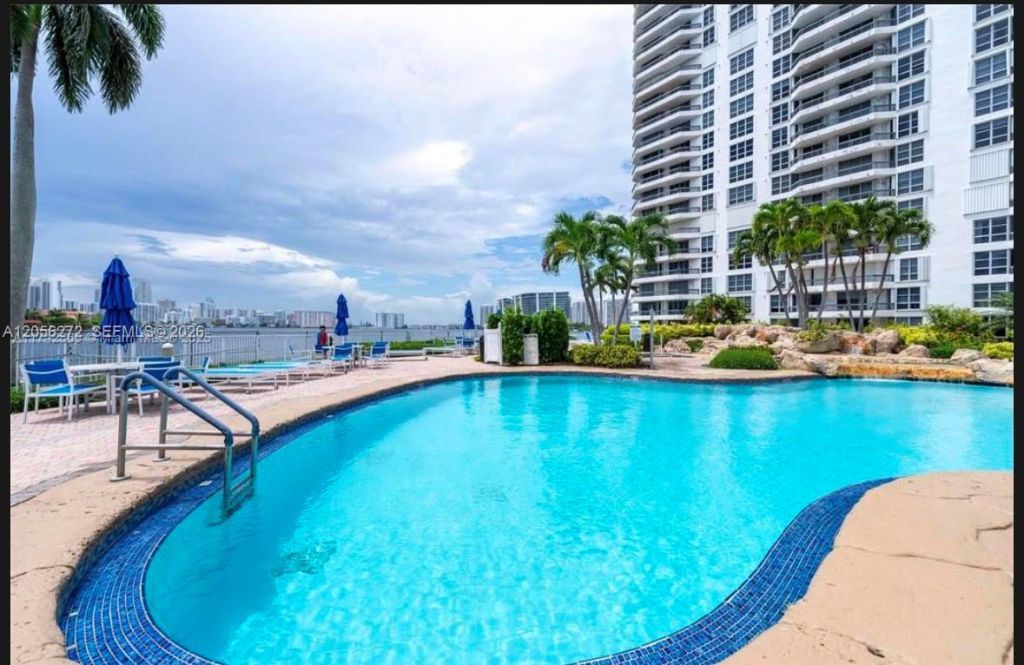 19101 NE 36th Ct , Unit 304, Aventura, FL 33180 Photo