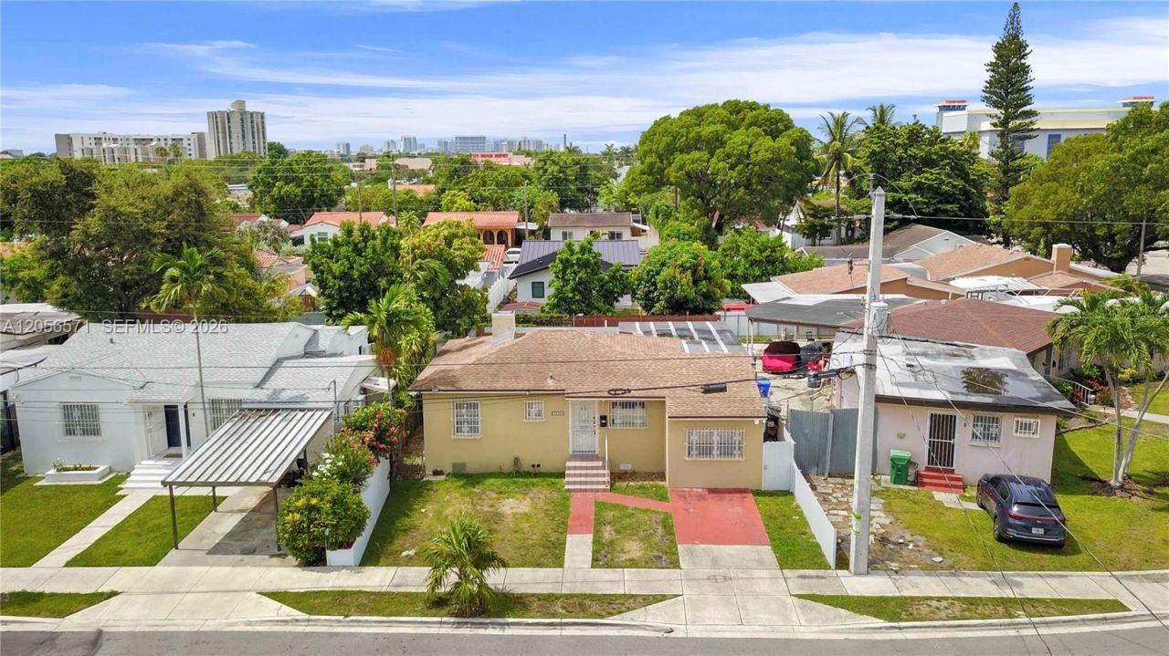3080 SW 5th St , Miami, FL 33135 Photo